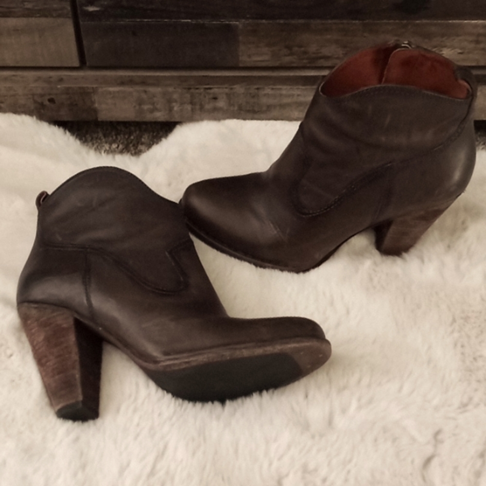 Frye Essa Booties